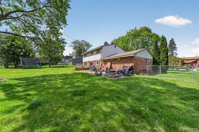 2260 Shankin Drive, Walled Lake, MI 48390
