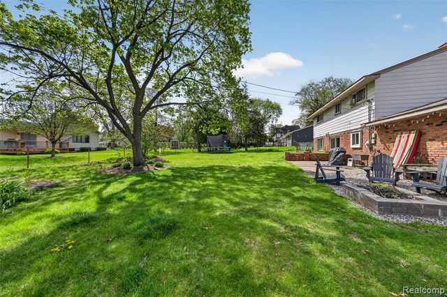 2260 Shankin Drive, Walled Lake, MI 48390