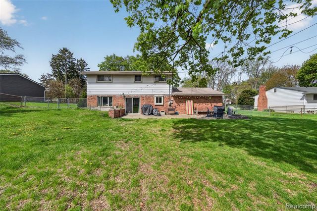2260 Shankin Drive, Walled Lake, MI 48390
