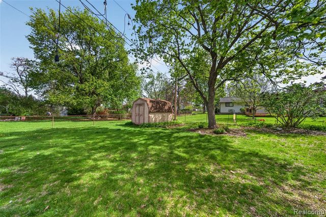 2260 Shankin Drive, Walled Lake, MI 48390