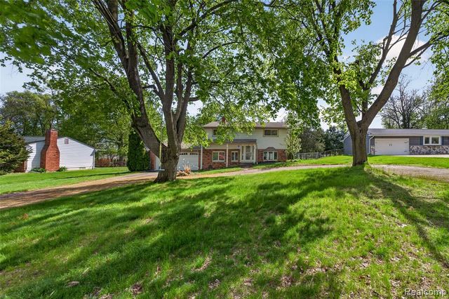 2260 Shankin Drive, Walled Lake, MI 48390