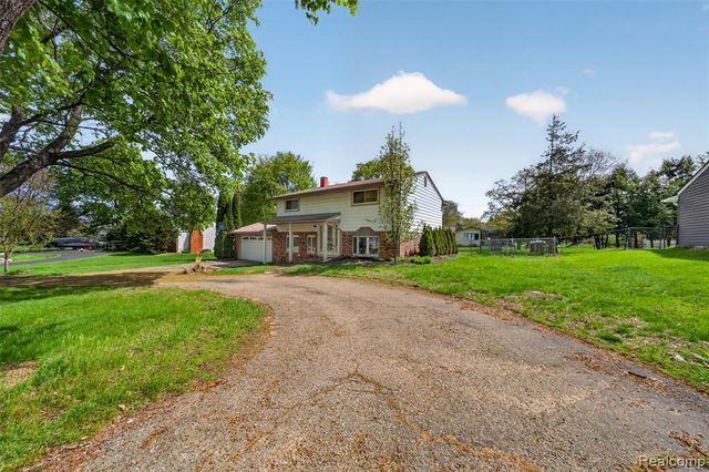 2260 Shankin Drive, Walled Lake, MI 48390