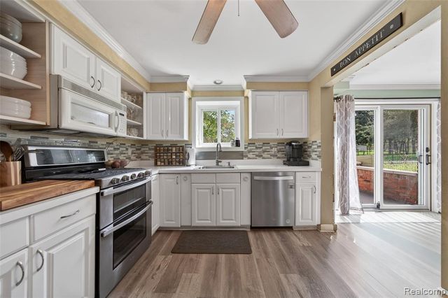 2260 Shankin Drive, Walled Lake, MI 48390