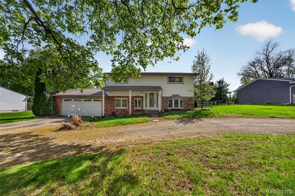2260 Shankin Drive, Walled Lake, MI 48390