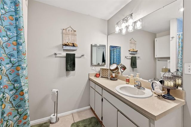 3242 LAUREL DALE DRIVE, Tampa, FL 33618