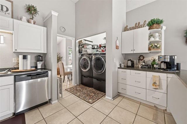 3242 LAUREL DALE DRIVE, Tampa, FL 33618