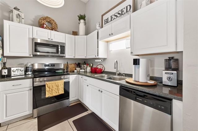 3242 LAUREL DALE DRIVE, Tampa, FL 33618