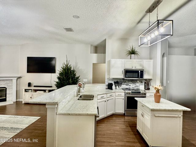 9436 PROSPERITY LAKE Drive, Jacksonville, FL 32244