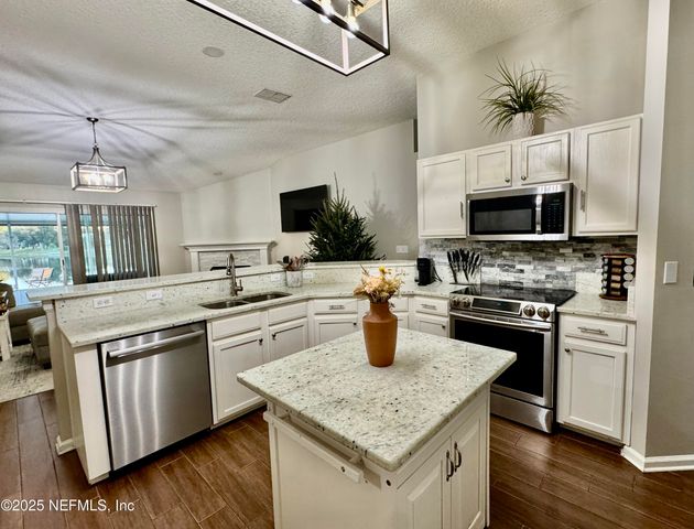 9436 PROSPERITY LAKE Drive, Jacksonville, FL 32244