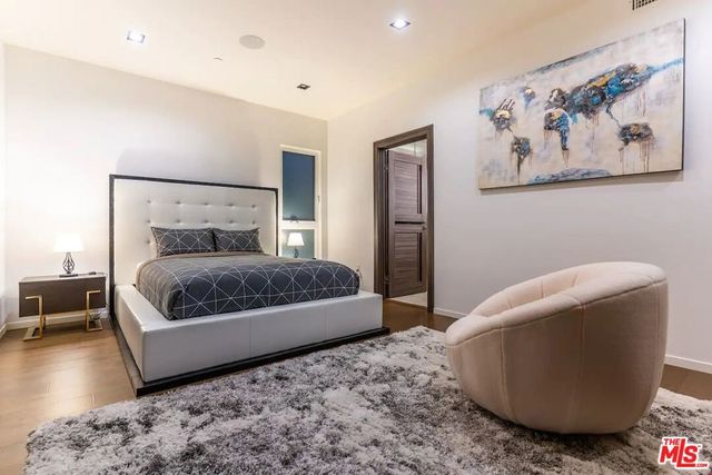 11246 Kling Street, North Hollywood, CA 91602