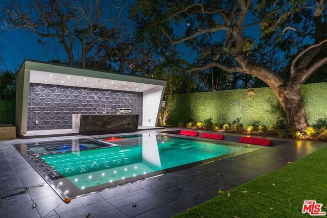 11246 Kling Street, North Hollywood, CA 91602