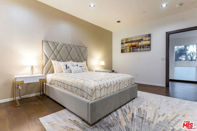 11246 Kling Street, North Hollywood, CA 91602