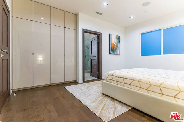 11246 Kling Street, North Hollywood, CA 91602