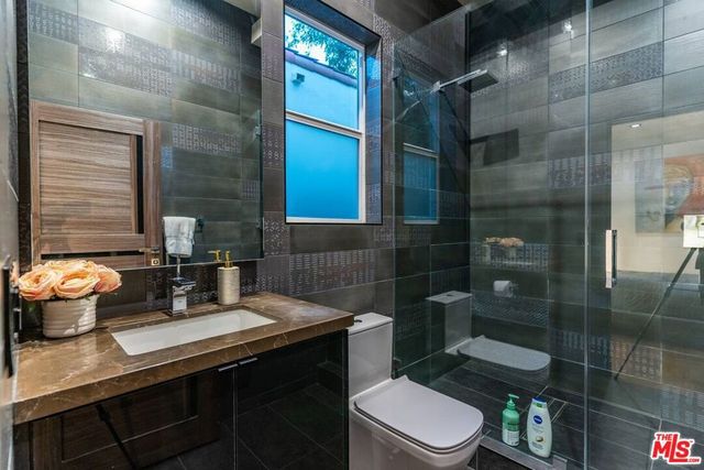 11246 Kling Street, North Hollywood, CA 91602