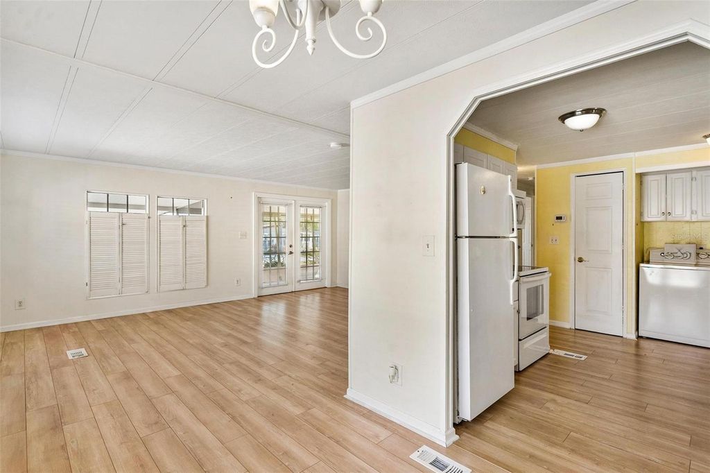 Image 11 of property listing at 2461 KAREN DRIVE, Mount Dora, FL 32757