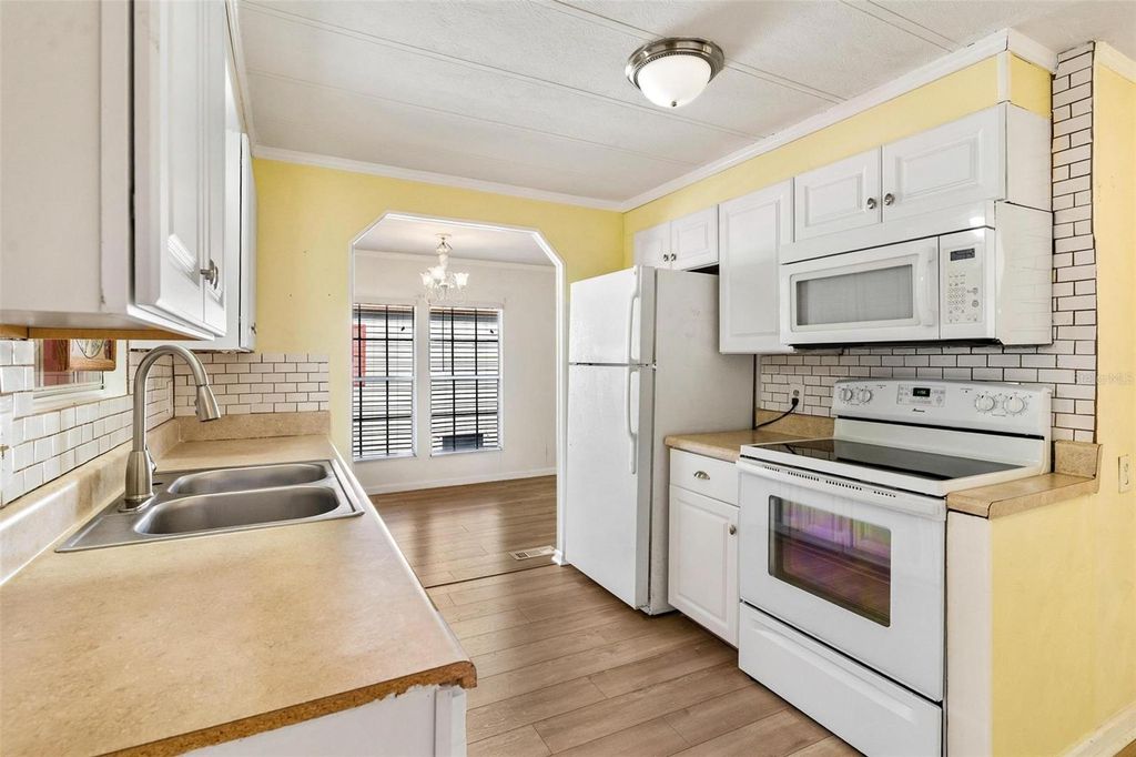 Image 13 of property listing at 2461 KAREN DRIVE, Mount Dora, FL 32757