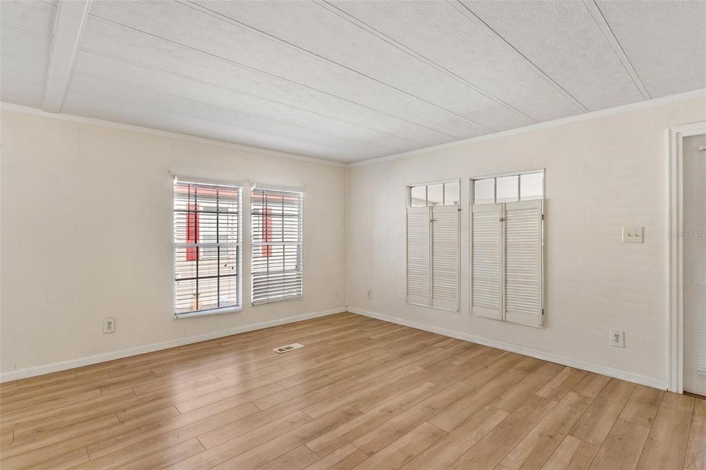 Image 16 of property listing at 2461 KAREN DRIVE, Mount Dora, FL 32757