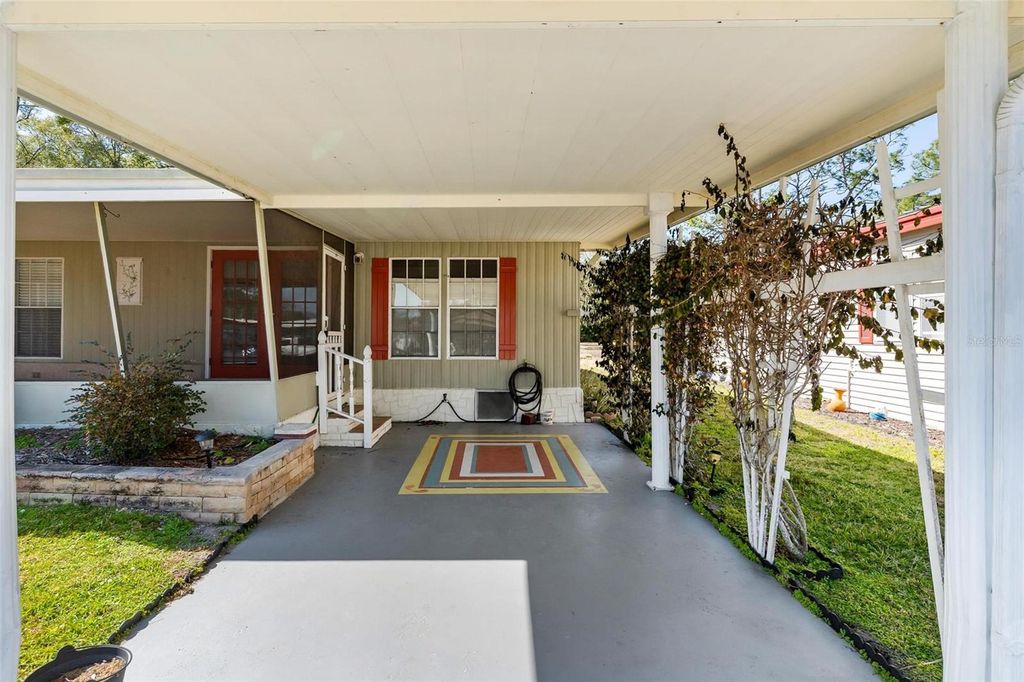 Image 4 of property listing at 2461 KAREN DRIVE, Mount Dora, FL 32757