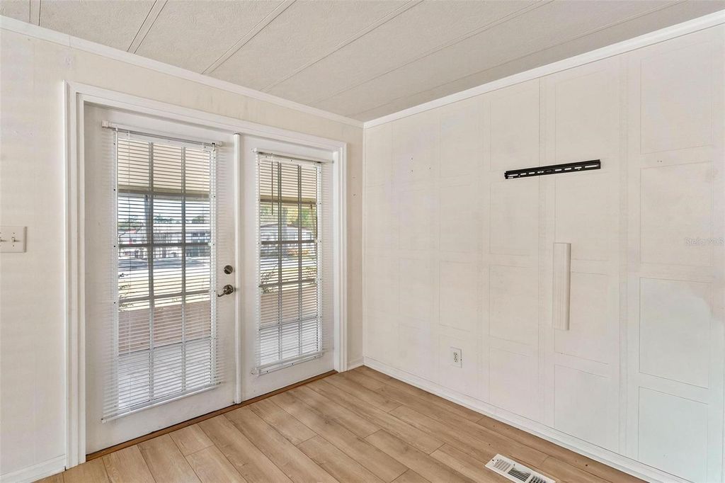 Image 7 of property listing at 2461 KAREN DRIVE, Mount Dora, FL 32757