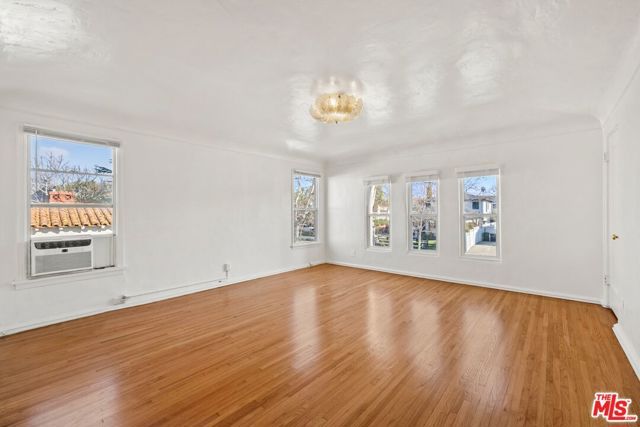 141 S Vista Street, Los Angeles, CA 90036