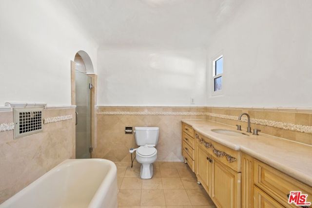 141 S Vista Street, Los Angeles, CA 90036