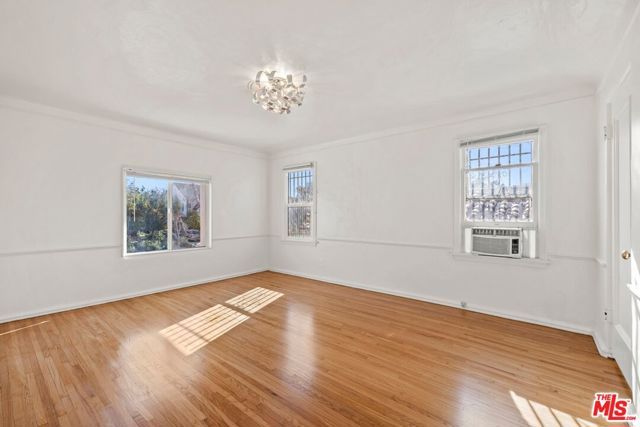 141 S Vista Street, Los Angeles, CA 90036