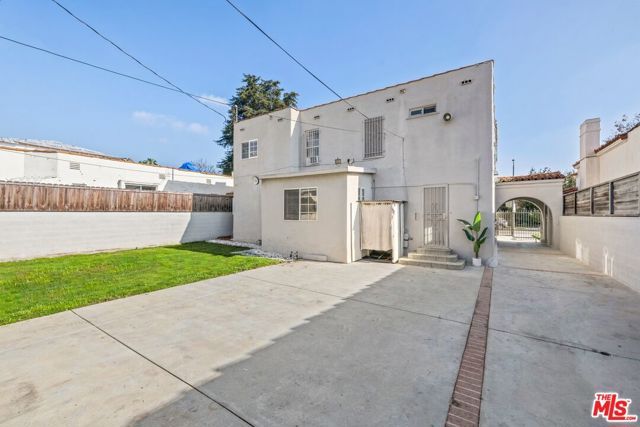 141 S Vista Street, Los Angeles, CA 90036