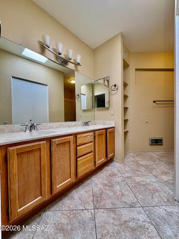 696 W Rio Altar, Green Valley, AZ 85614