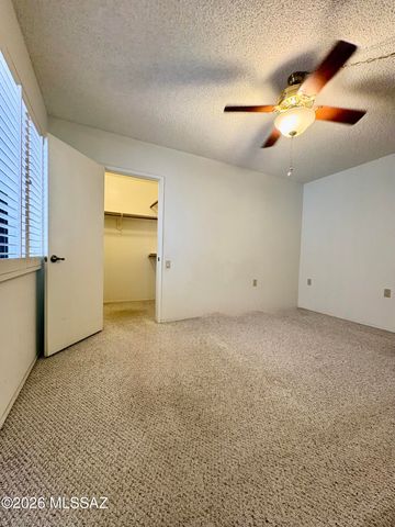 696 W Rio Altar, Green Valley, AZ 85614
