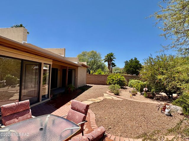 696 W Rio Altar, Green Valley, AZ 85614