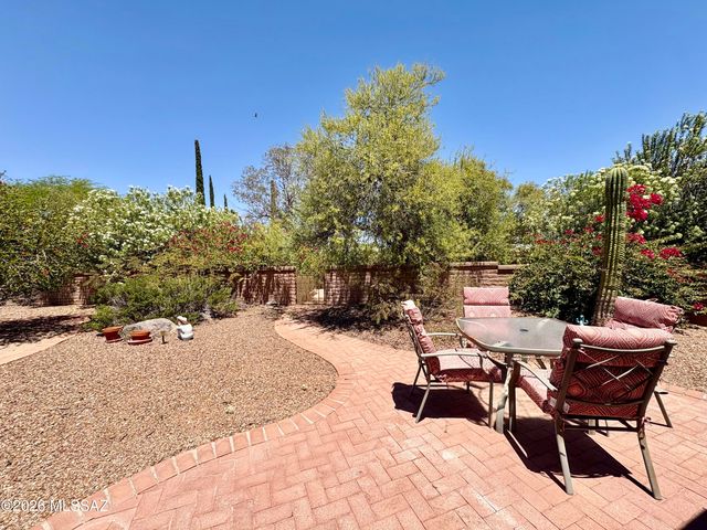 696 W Rio Altar, Green Valley, AZ 85614