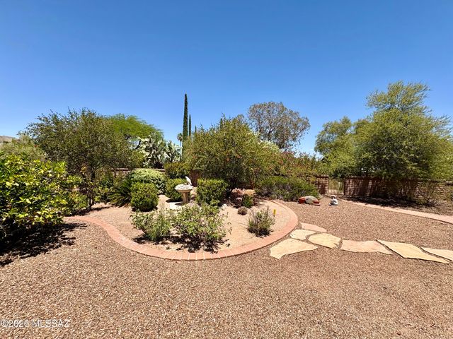 696 W Rio Altar, Green Valley, AZ 85614