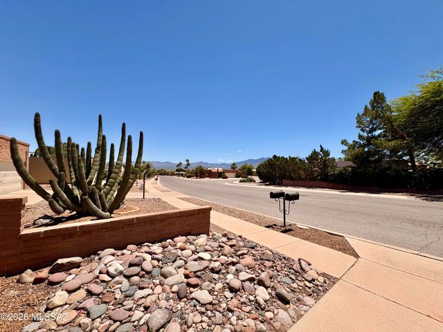 696 W Rio Altar, Green Valley, AZ 85614