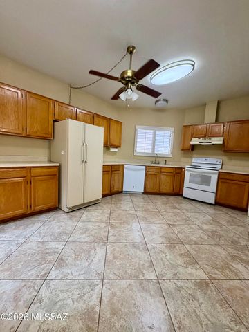 696 W Rio Altar, Green Valley, AZ 85614