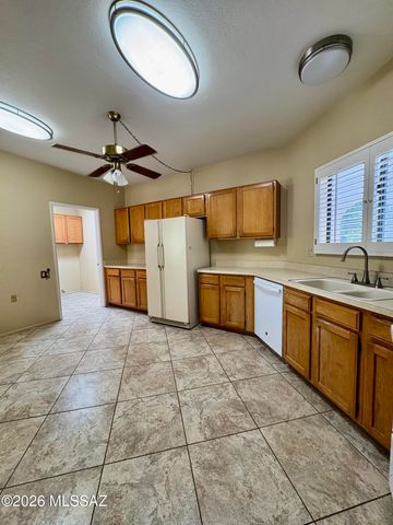 696 W Rio Altar, Green Valley, AZ 85614