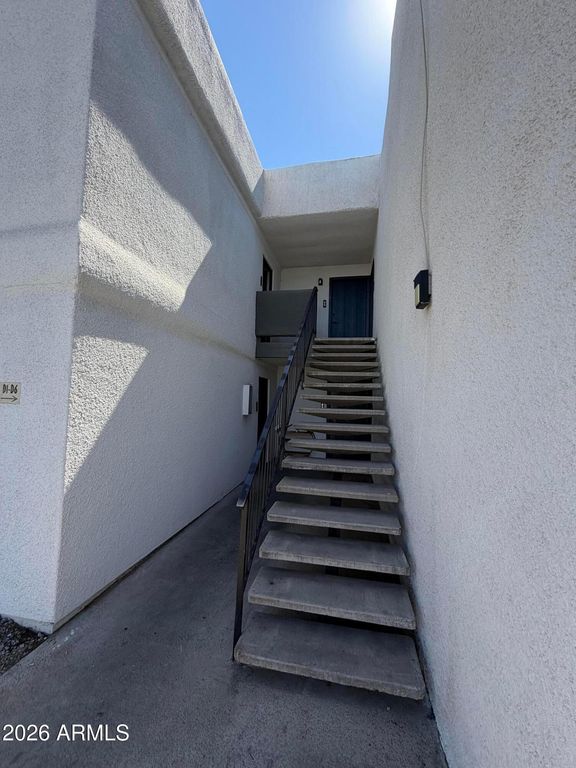 302 E Monte Vista Road A16, Phoenix, AZ 85004