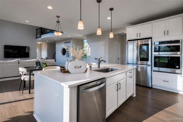 640 Allegheny Drive, South Lyon, MI 48178