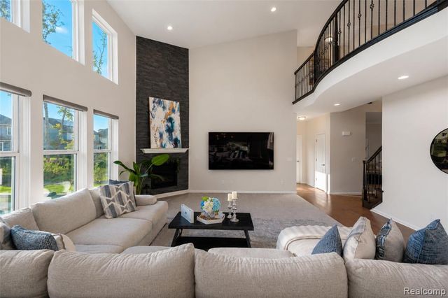 640 Allegheny Drive, South Lyon, MI 48178