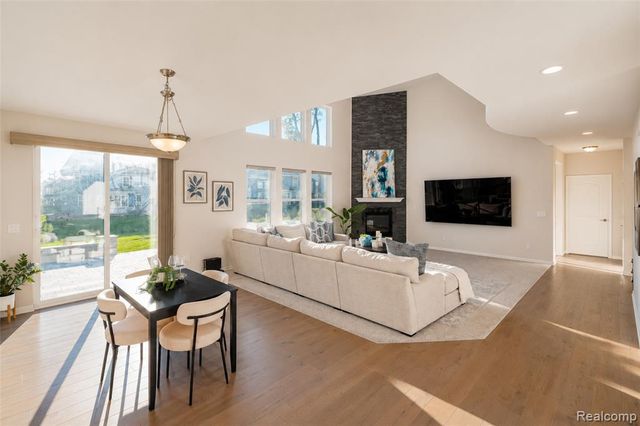 640 Allegheny Drive, South Lyon, MI 48178