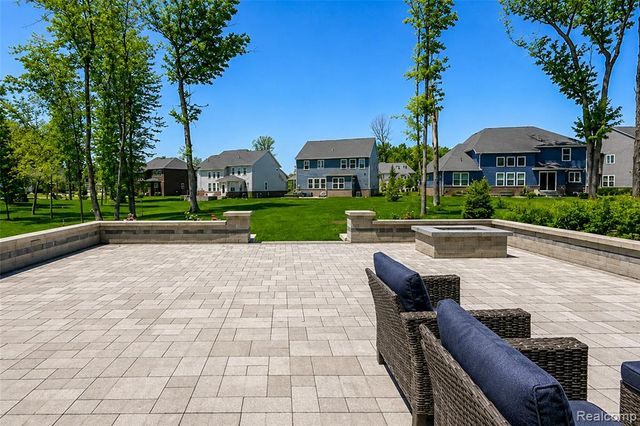 640 Allegheny Drive, South Lyon, MI 48178
