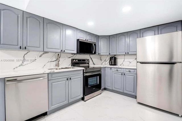 22 Canterbury Ln 22, Tamarac, FL 33319