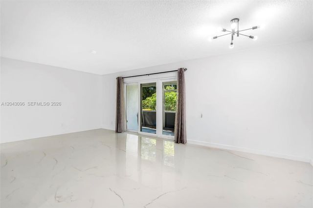 22 Canterbury Ln 22, Tamarac, FL 33319