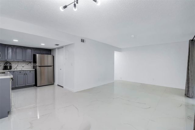 22 Canterbury Ln 22, Tamarac, FL 33319