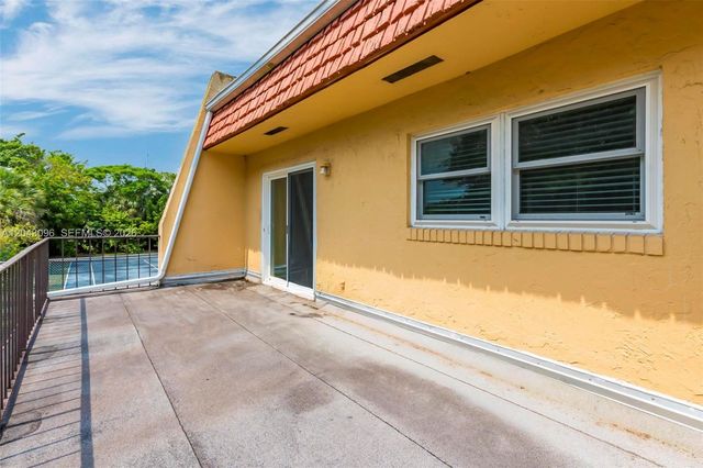 22 Canterbury Ln 22, Tamarac, FL 33319