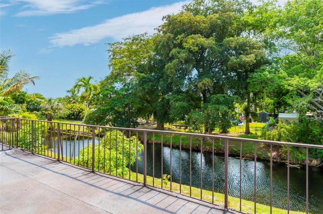 22 Canterbury Ln 22, Tamarac, FL 33319