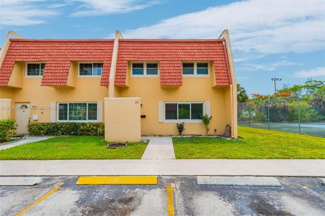 22 Canterbury Ln 22, Tamarac, FL 33319