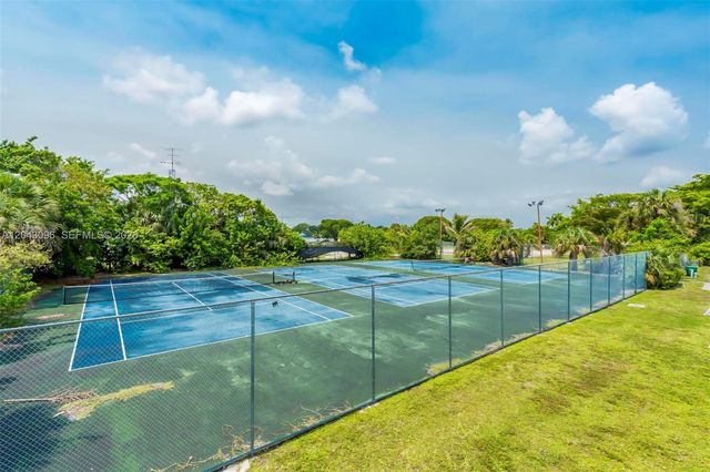 22 Canterbury Ln 22, Tamarac, FL 33319