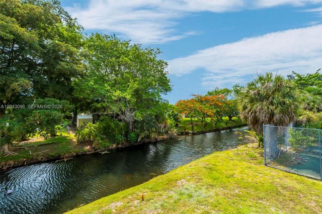 22 Canterbury Ln 22, Tamarac, FL 33319