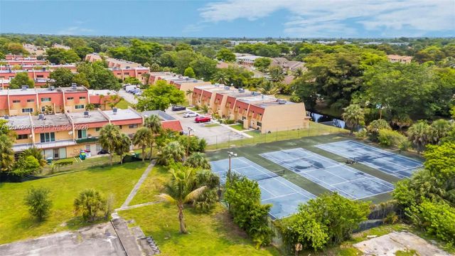 22 Canterbury Ln 22, Tamarac, FL 33319