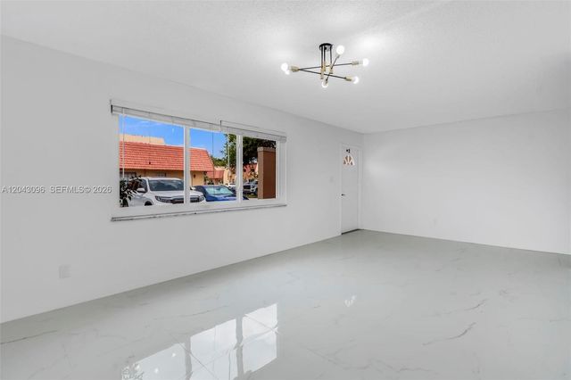 22 Canterbury Ln 22, Tamarac, FL 33319